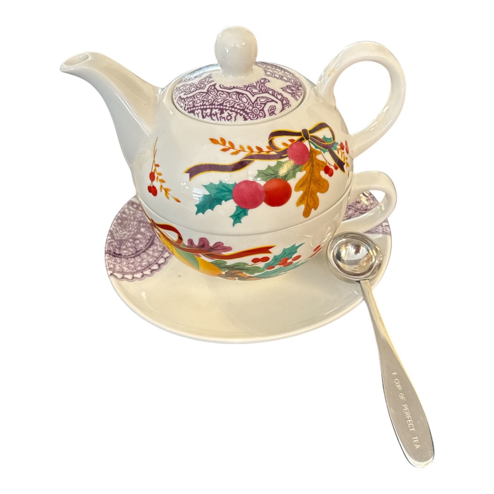 Fringe Decorative Porcelain Tea Set with Holly Berry Design, Paisley Pattern